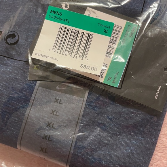 Nike Dri-FIT Training Tee - Picture 3 of 5